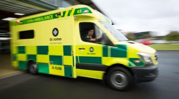 奥克兰华人老人遭遇意外，救护车迟迟不来