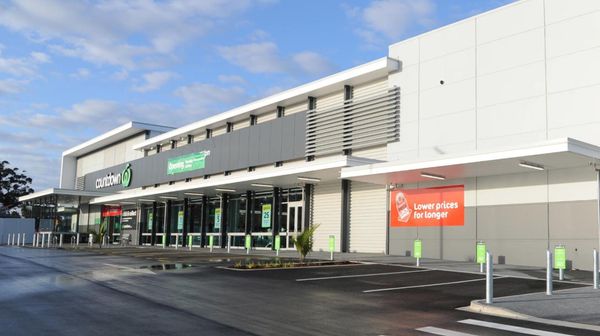 老年游客奥克兰超市门口被抢，受重伤