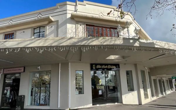 被停职近一年，奥克兰牙医仍在行医，官方称调查接近尾声