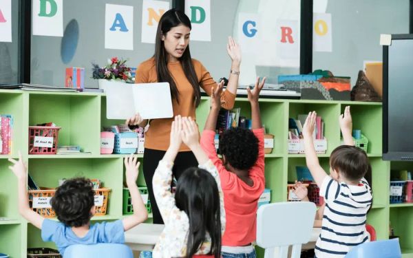 新西兰注册幼教短缺，华人老师坦言：“许多人只是为了拿PR学幼教，拿到就转行”