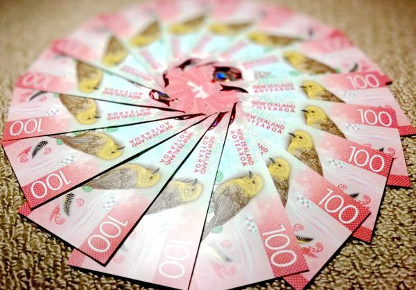 nzd-notes-100-circle