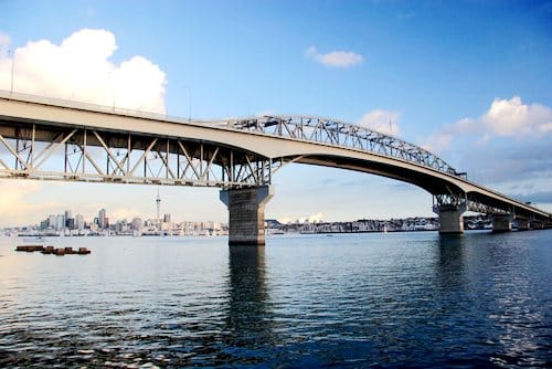 why-trucks-always-use-fast-lane-on-harbour-bridge