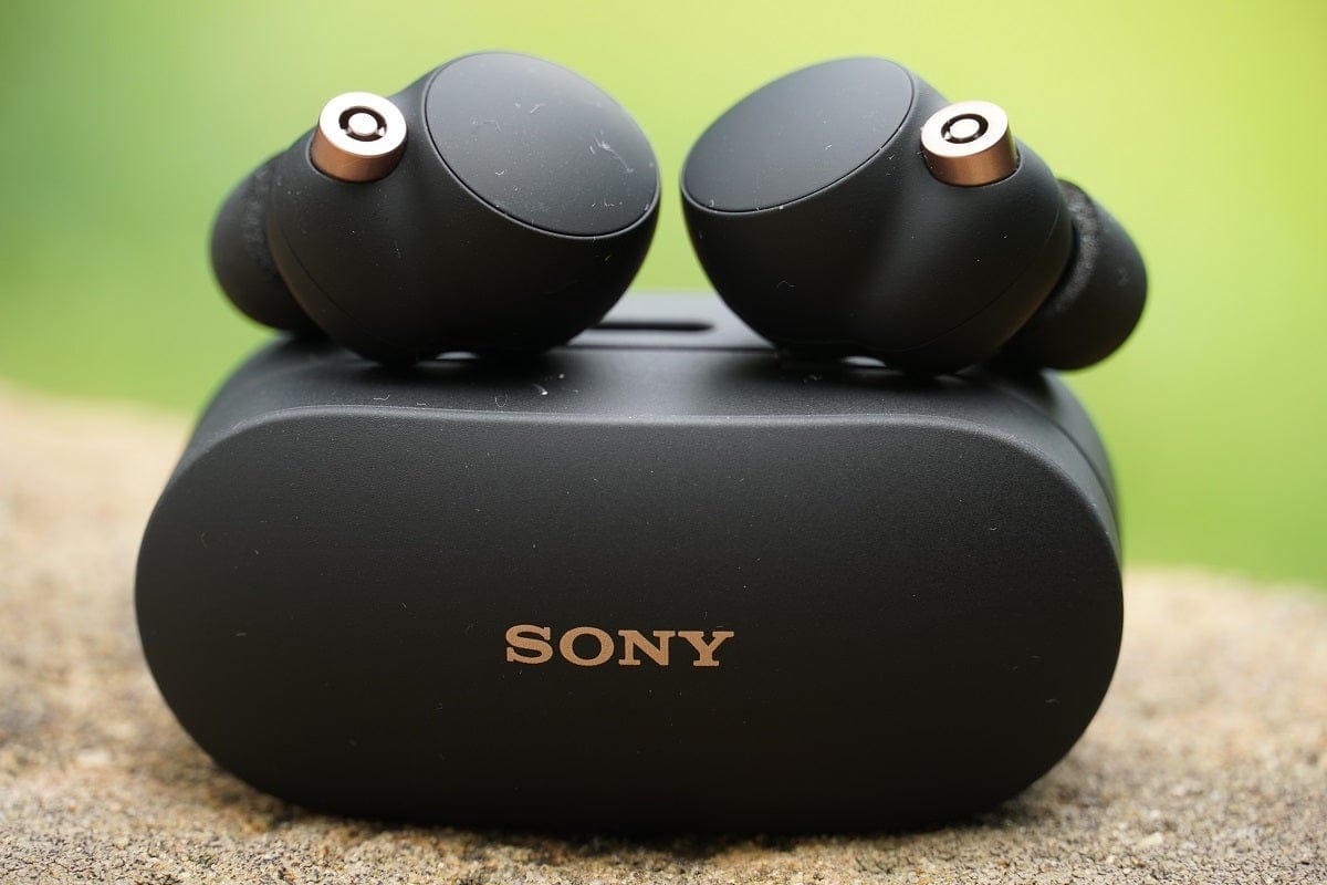 Sony WF-1000XM 4 in black - Earbuds