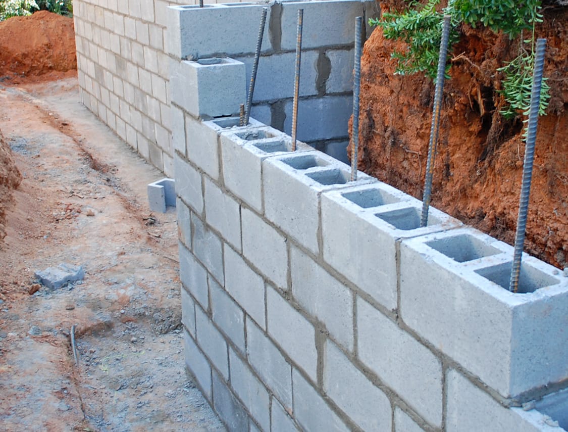 Concrete block retaining wall