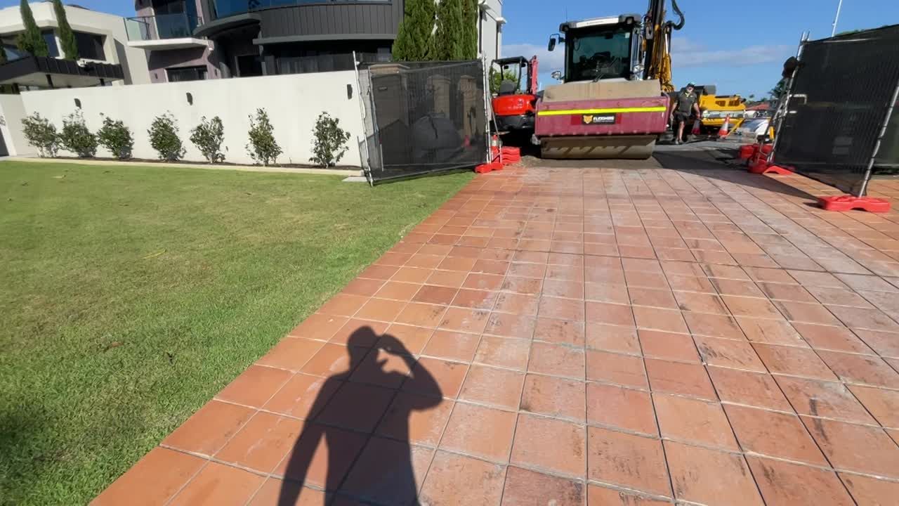 CA-4600 dyanpac roller to smooth and compact platform