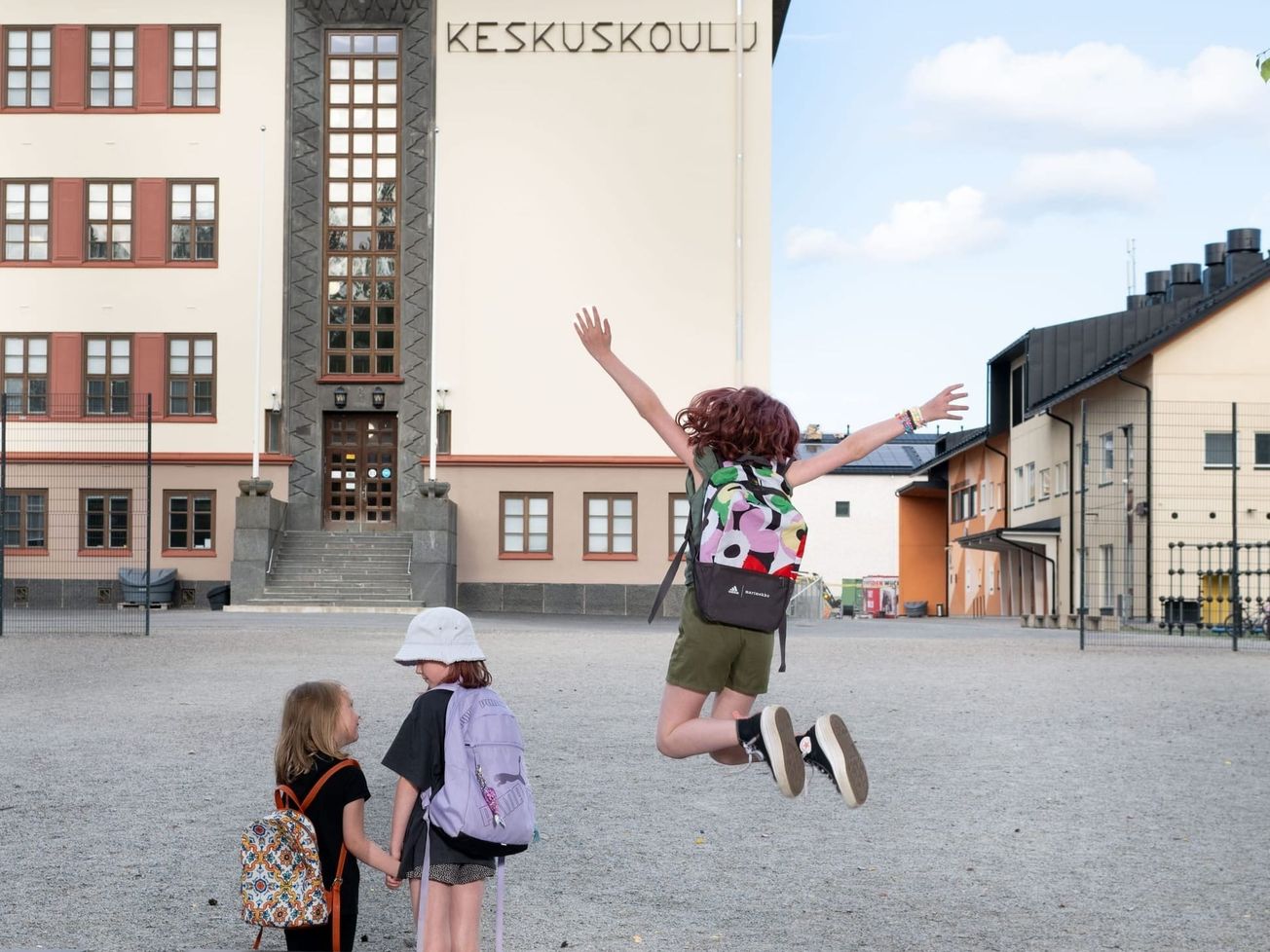 Aikuisille työmahdollisuuksia, lasten unelmille vankat perustukset