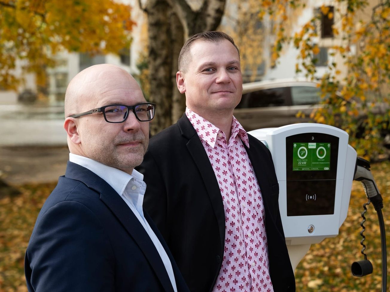 Älykäs energianhallinta sähköautojen latauksessa tuo kiinteistönomistajille merkittäviä hyötyjä