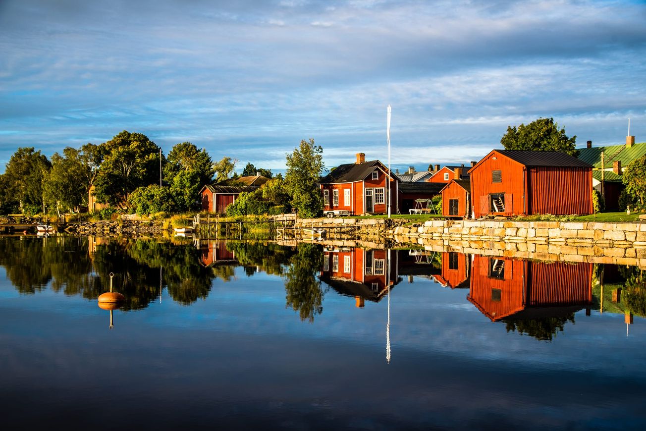 Historialliset puutalot ja merellinen tunnelma luovat Kristiinankaupungin uniikin idyllin