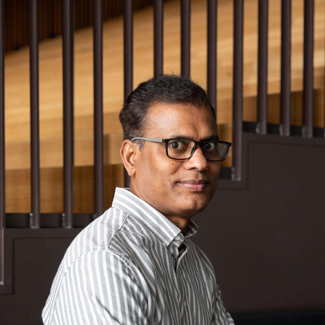 Intialainen tutkija löysi Suomesta hyvän työympäristön ja opetteli uuden kielen lisäksi myös luistelemaan