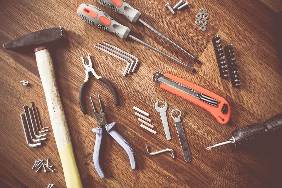 66+ Homesteading Tools You Need For Living Off The Grid