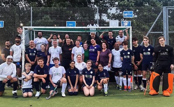 Bexleyheath & Belvedere Hockey Club players & friends not fitting into the goal mouth for the team photo