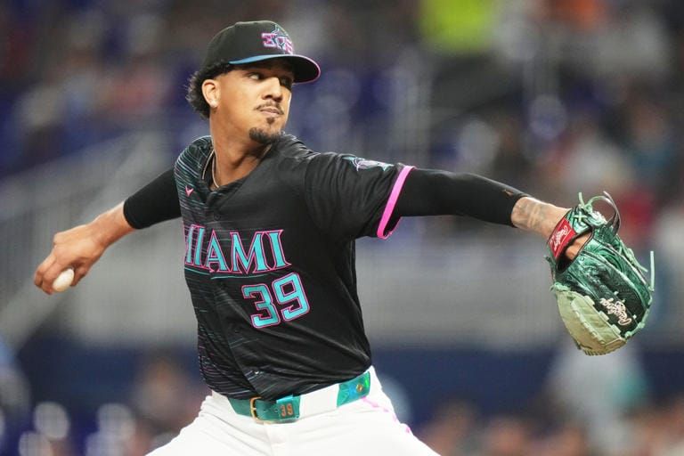 Marlins pitcher Eury Pérez out with leg injury.