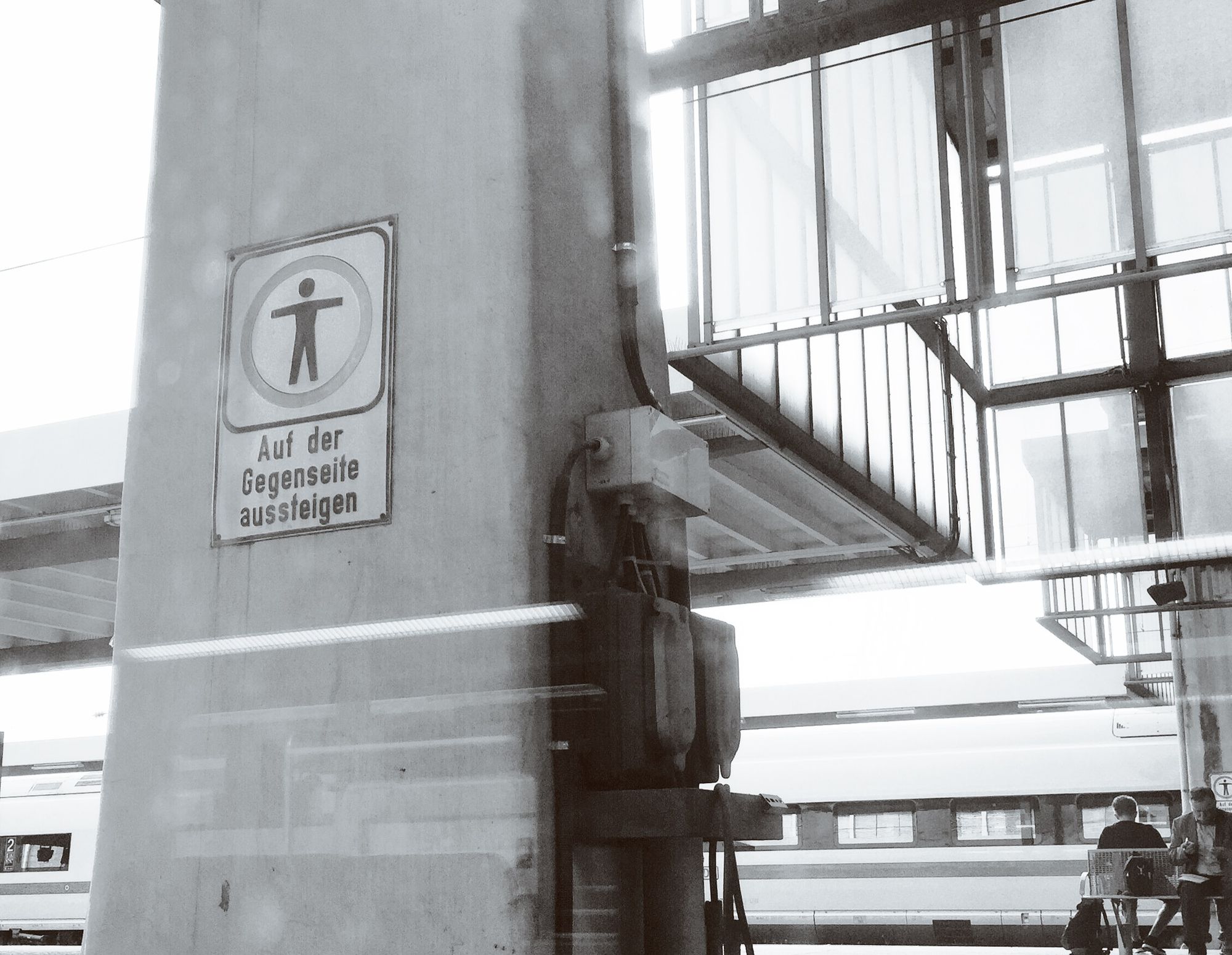 Warum Facebook Hass-Posts nicht löscht und warum das gar nicht so viel mit Facebook zu tun hat.