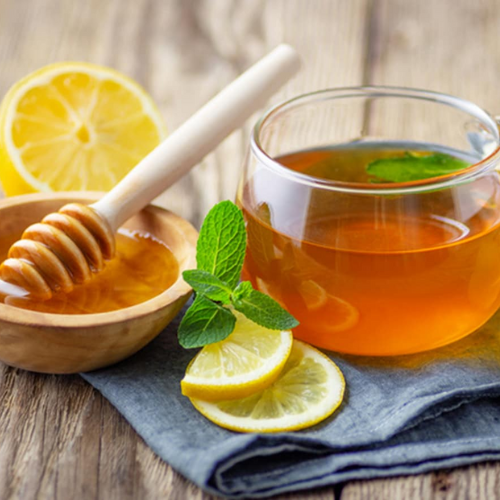 Lemon honey drink for detox and weight loss.