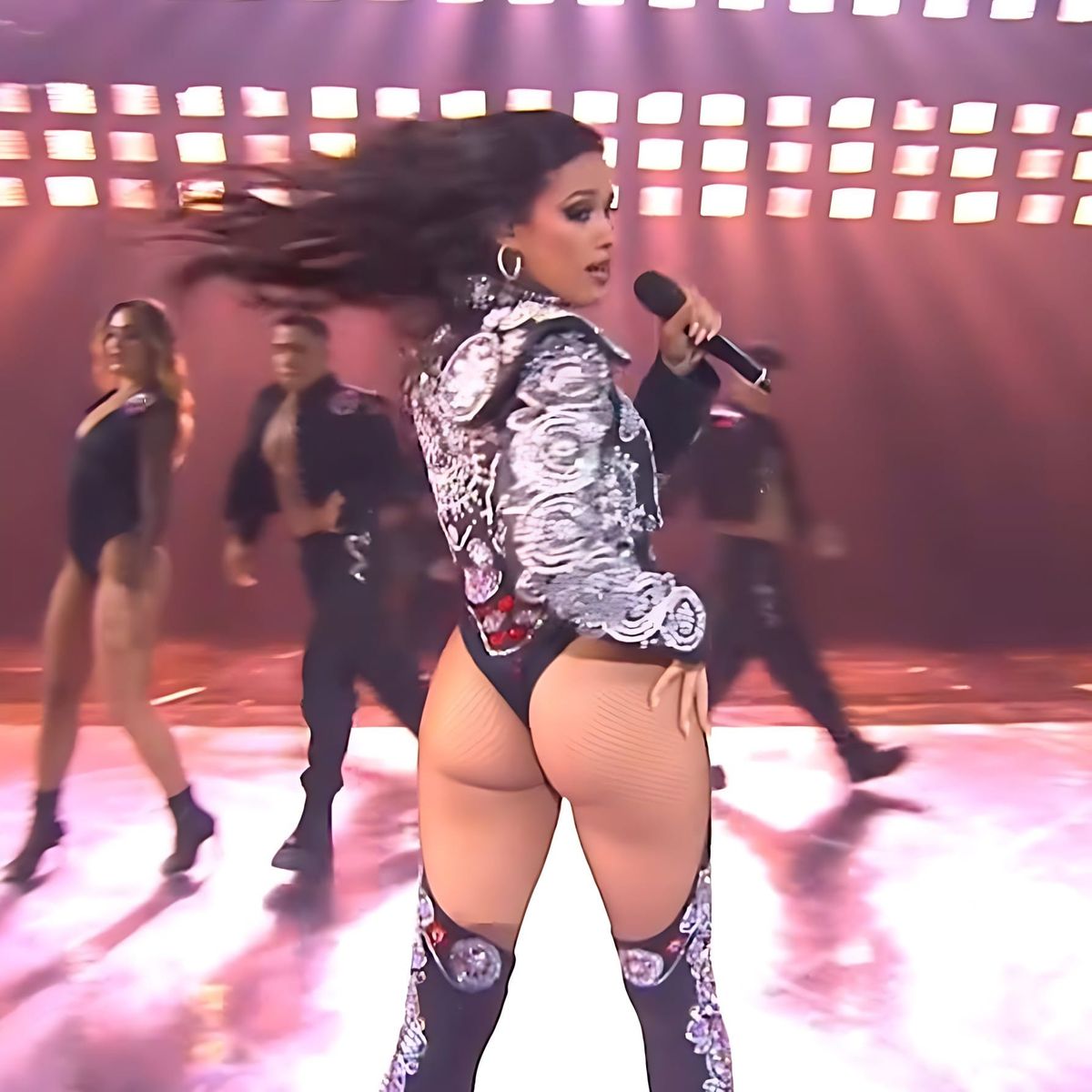 Chanel, dos oreja y rabo