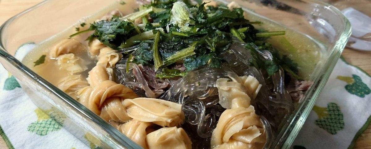 自调汤底！（牛腩粉丝汤）