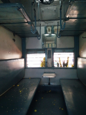 Example of a train carriage in India, where I was sitting but then full of Indians.