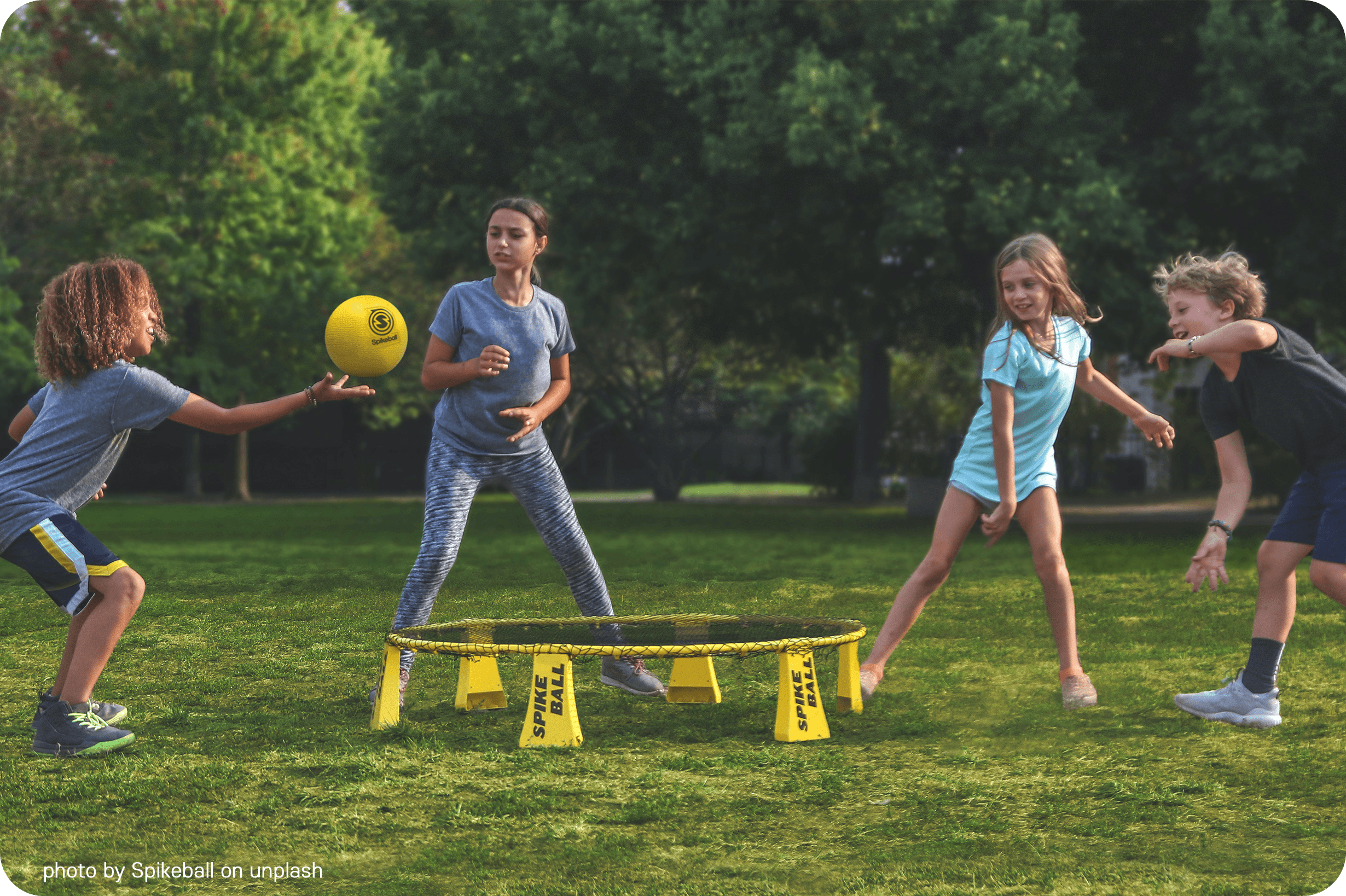 성장기 아이들이 뛰어노는 모습
