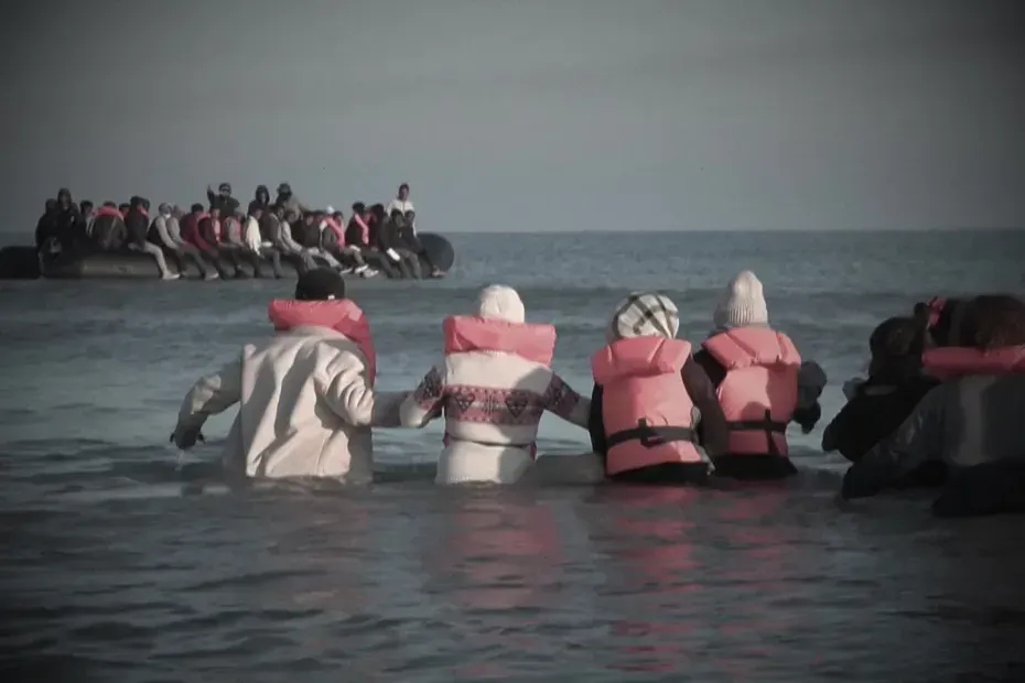 Tien jaar na de Jungle van Calais zwerven nog altijd 2.000 tot 3.000 migranten langs de kust: 'Er is niets veranderd'