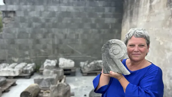 Courtrai vend des pierres historiques à des passionnés du patrimoine : « Je me demande à qui elles vont aller »
