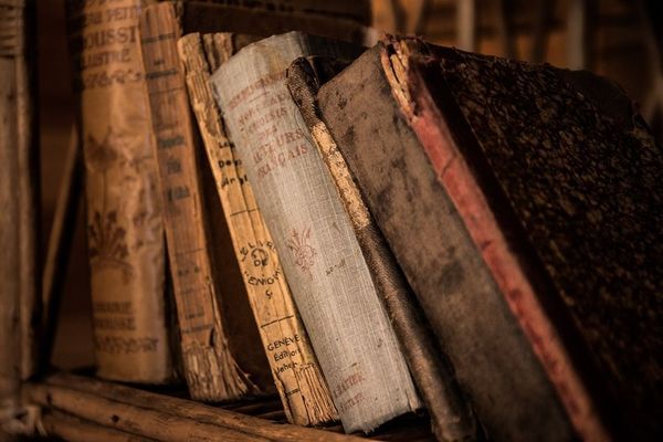 The Beginner's Guide to Textual Worldbuilding With Oobabooga and Pygmalion