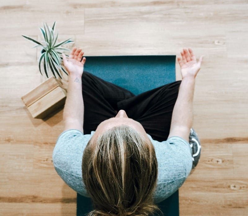 Mindfulness meditation reduces pain using brain mechanisms