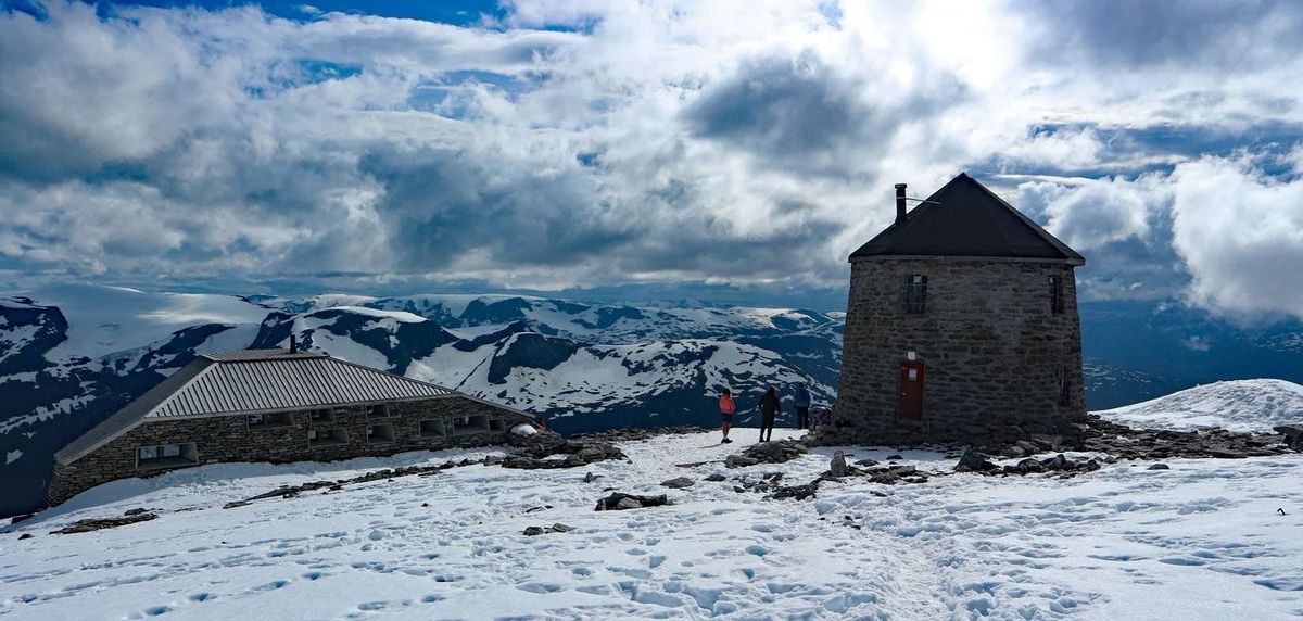 Fjelltur til Skålatårnet (1843 moh)