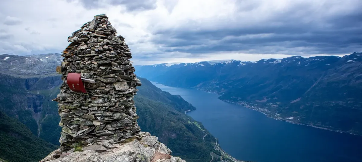 Fottur over Dronningstien i Hardanger