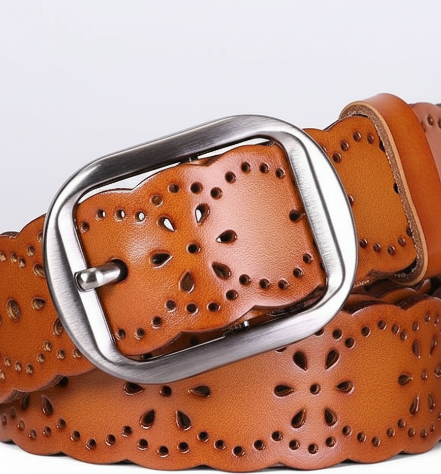 18K Gold Love Knot Stud Earrings detail