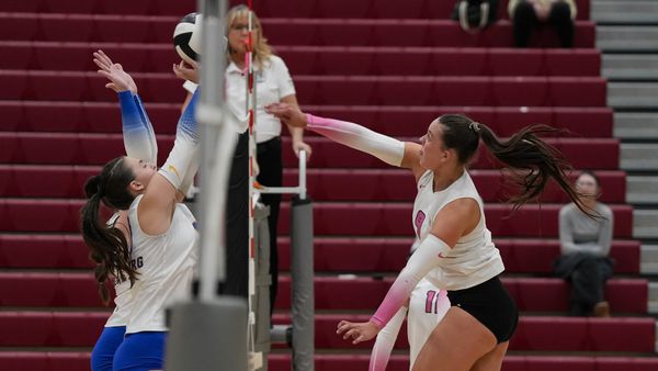 Photo Gallery: Sherwood vs. Newberg volleyball