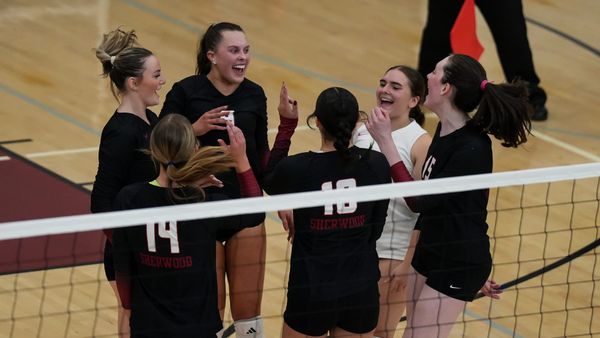 Sherwood sweeps Tualatin to advance to state tournament play