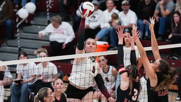 PHOTO GALLERY: Dayton volleyball versus Santiam Christian