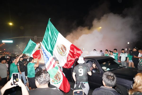 Thousands celebrate in Santa Ana as México ends a 40-year World Cup knockout drought