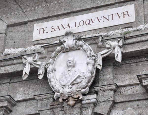Te Saxa Loquuntur.