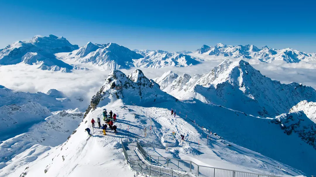 skiers at the top of the mountain at Les 4 Vallées Ski Resort