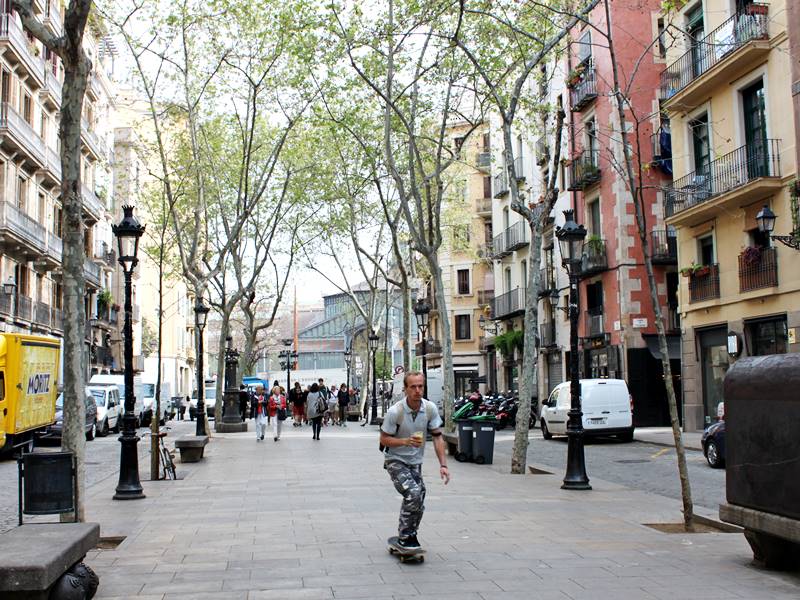 A man skateboarding through El Born, one of the best neighborhoods in Barcelona for visitors to stay in.