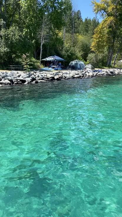 Lake Chelan, Washington clear waters.