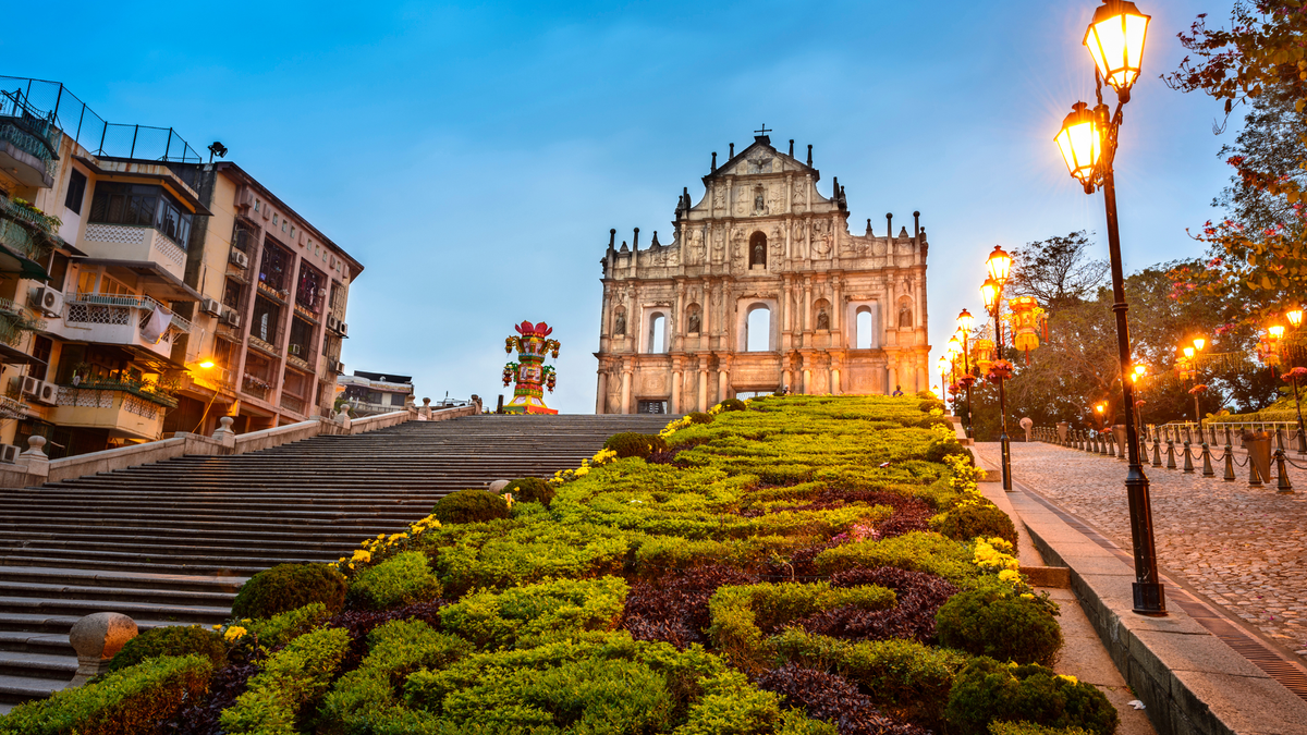 What's Brazil Like In December? Weather, Tourism, & More