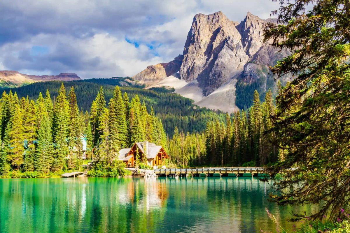 Cheapest and Most Expensive Times To Visit Canada