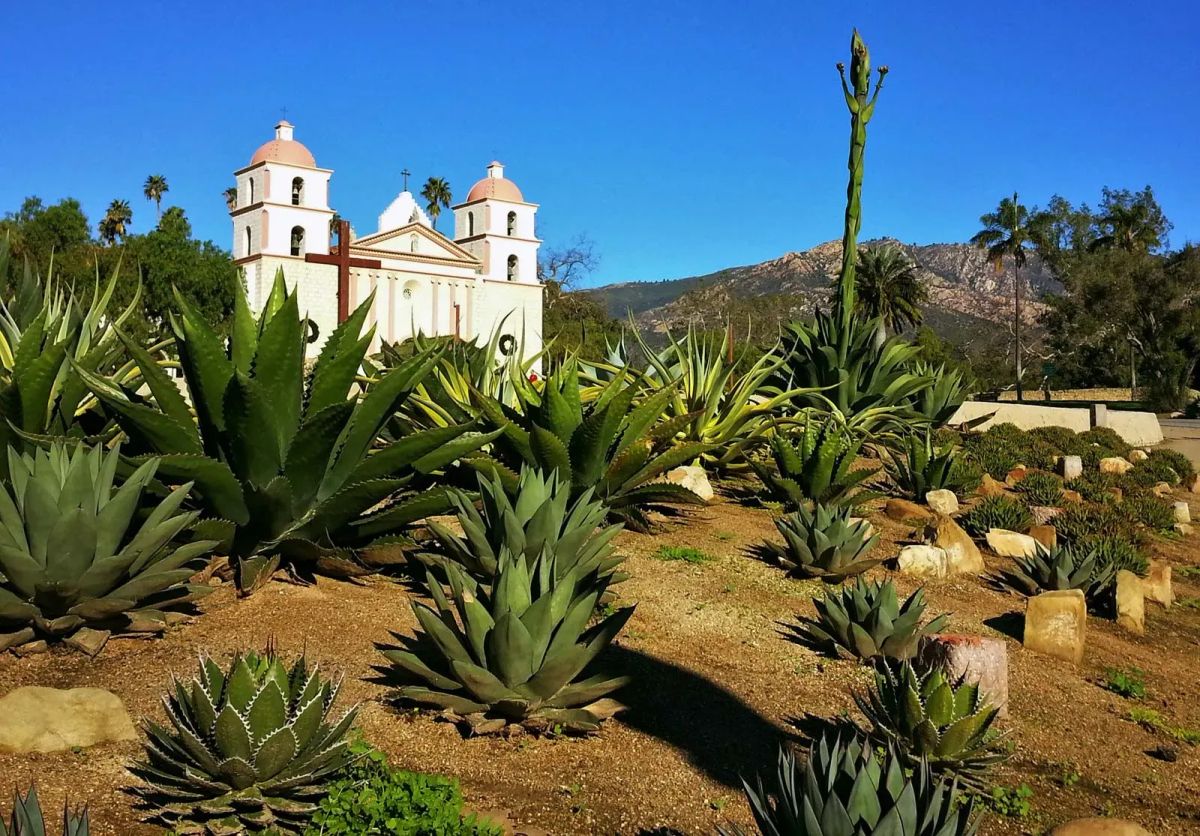 Santa Barbara: Cheapest & Most Expensive Times To Visit