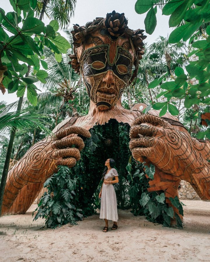 A 10-meter-tall sculpture of a female figure made of wood and rope that represents the harmony between humans and nature.