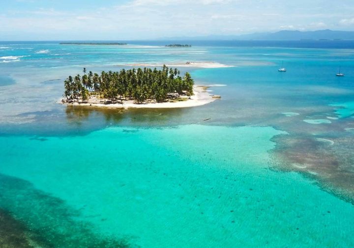Beautiful clear waters surrounding a small islands in the San Blas Island chain in Panama.