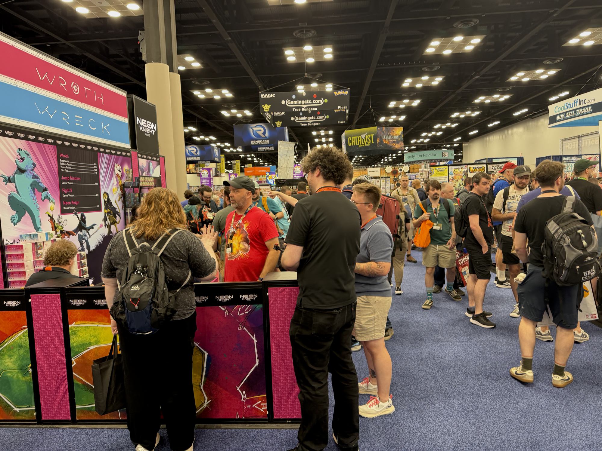 Crowds milling around booths in the dealers room