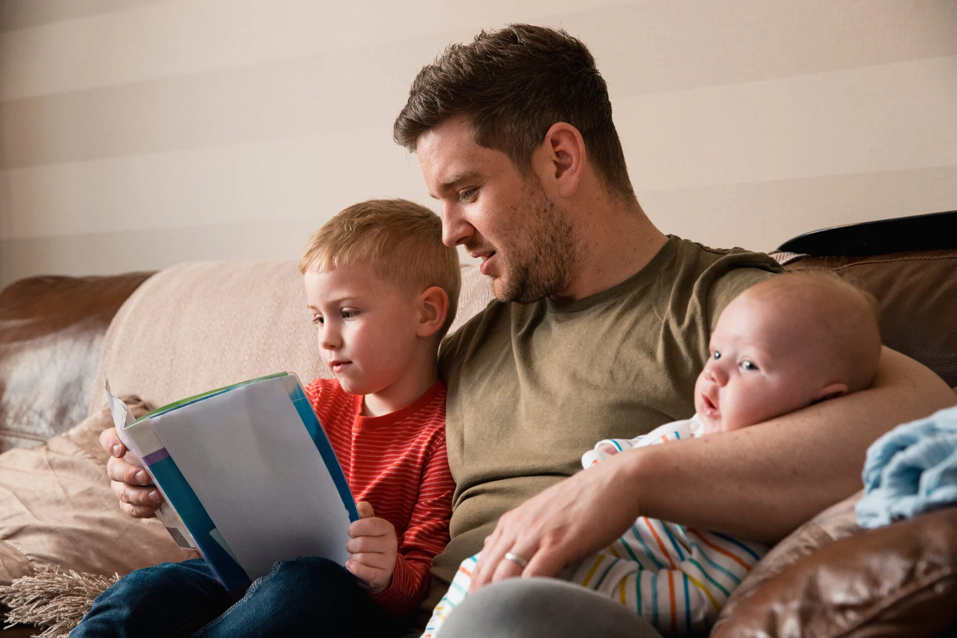 person with his child -  Toxic Parenting Phrases 