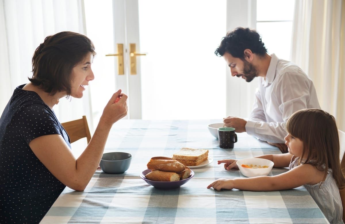 dinner with family - Uninvolved Parenting