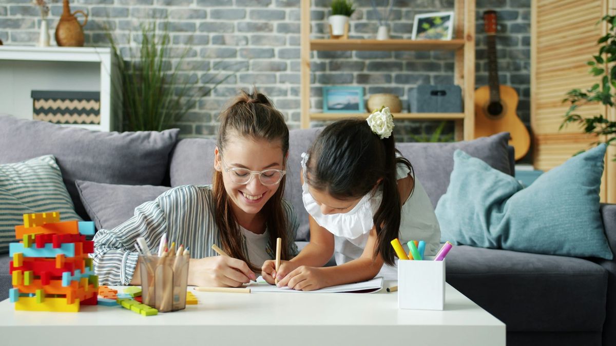 kid drawing - Indoor Group Activities for Kids 