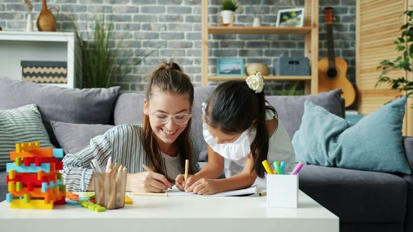 kid drawing - Indoor Group Activities for Kids 