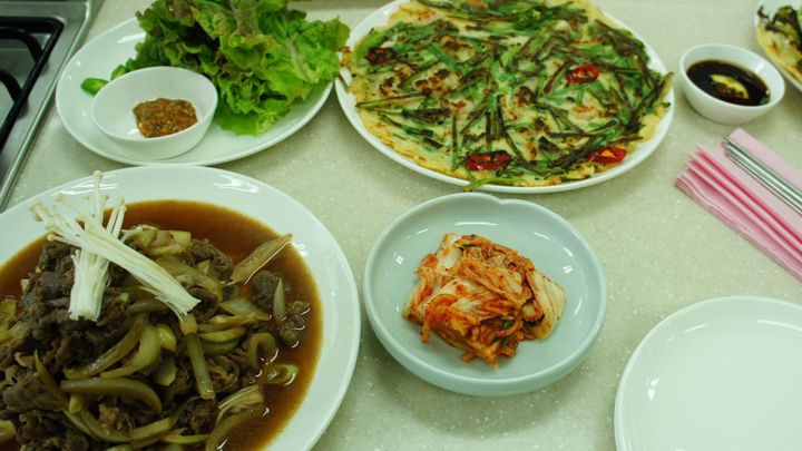 Kimchi, healthiest food in the world and cooking Bulgogi
