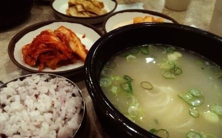 Ox bone soup (Seolleongtang)