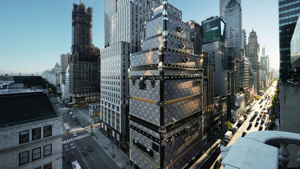 뉴욕: 휘청대는 Saks Fifth Avenue, 거침없는 루이비통